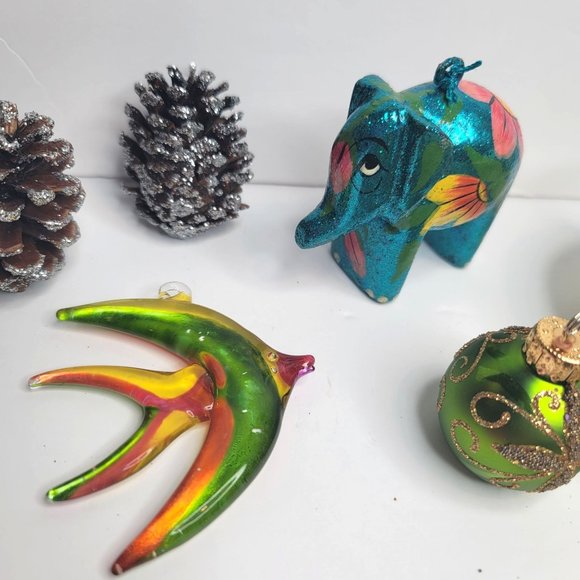 Mixed Lot of Glittery Colorful Holiday Christmas Ornaments/Decor (mostly glass) - Picture 3 of 6